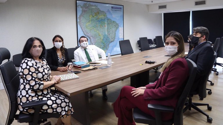 A ocasião contou com a presença da presidente do Iphan, Larissa Peixoto, do diretor do DPI, Tassos Lycurgo, e da ministra da Mulher, da Família e dos Direitos Humanos, Damares Alves. (Foto: Iphan)