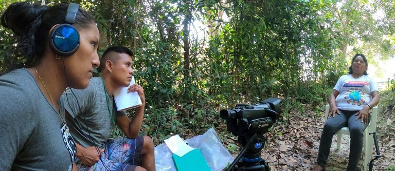 ações de registro com detentores dos patrimônios imateriais do Rio Negro (Sistema Agrícola Tradicional e Cachoeira de Iauaretê) realizadas em parceria com a FOIRN (Federação das Organizações Indígenas do Rio Negro) e outras associações indígenas locais.. Fotos: Diana Freio