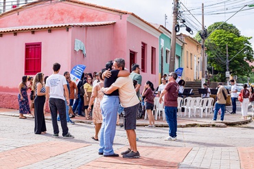 Parentes e amigos da família Carvalho prestigiam a reinauguração da casa.