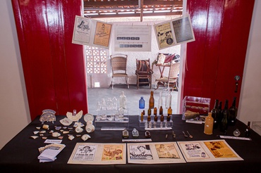 Exposição de objetos arqueológicos achados nas obras do Largo do Rosário.