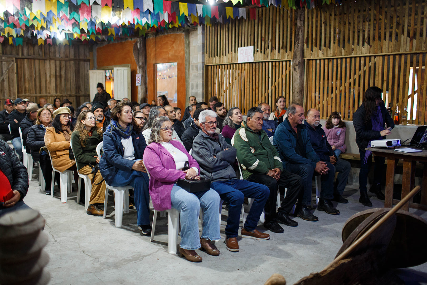 Detentores assistem a premiação.