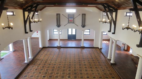 Salão interno do Clube Blondin 