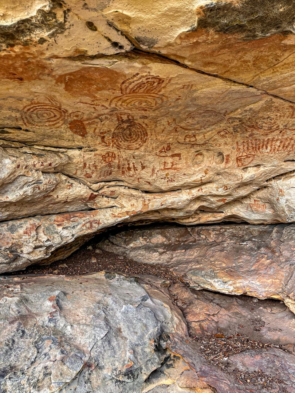 Pedras com artes rupestres
