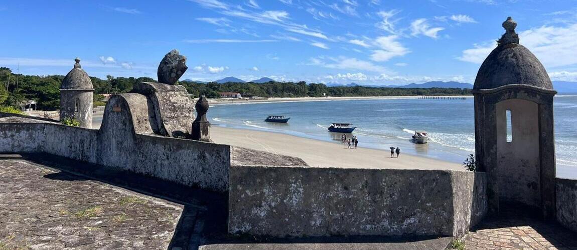 As ações, em Curitiba e em Paranaguá (PR), levaram crianças e jovens a explorarem espaços históricos e a refletir sobre memória, identidade e patrimônio cultural