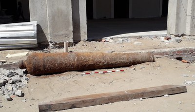 O canhão encontrado durante as obras de restauro possui cerca de três metros de comprimento.