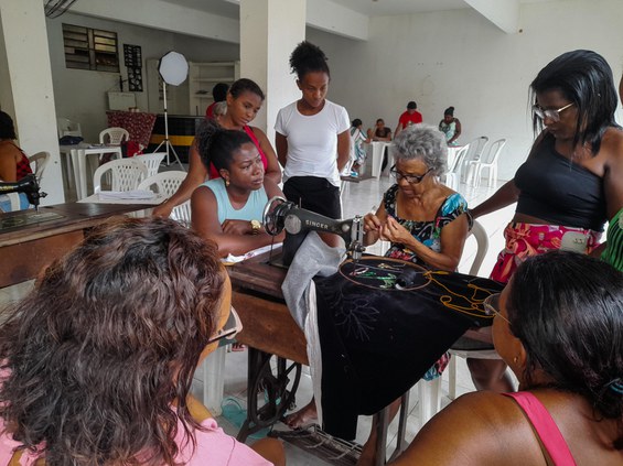 Ao todo, 86 pessoas participaram das oficinas e estão prontas para bordar peças da indumentária típica dos bois de diferentes sotaques regionais.(Foto: Izaurina Nunes)  