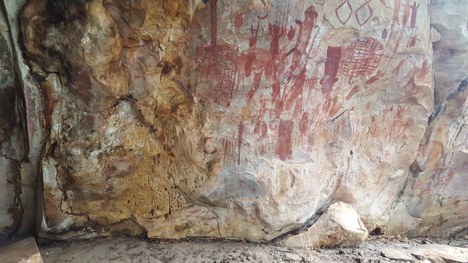 Paredão de arte rupestre