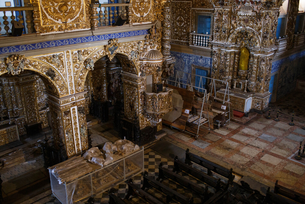 Ambiente de obras temporário na Igreja de São Francisco