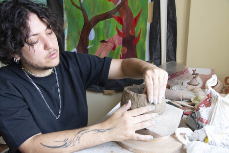 Caru Brandi em seu ateliê