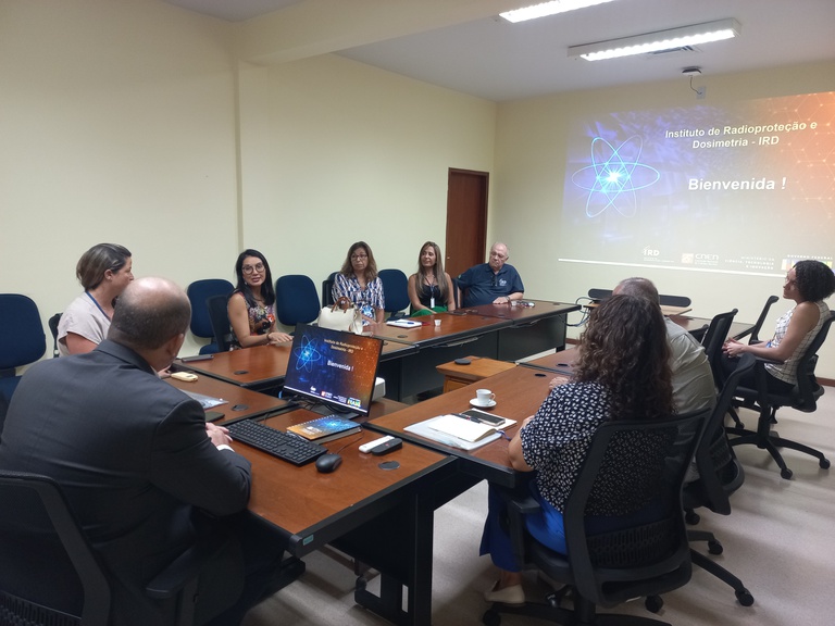 Gerente de projetos de cooperação técnica da AIEA visita IRD/CNEN