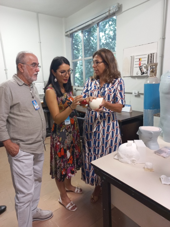 Gerente de projetos de cooperação técnica da AIEA visita IRD/CNEN