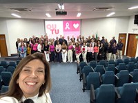 Outubro rosa com apresentação e ações de conscientização
