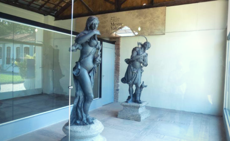 Eco e Narciso de Mestre Valentim