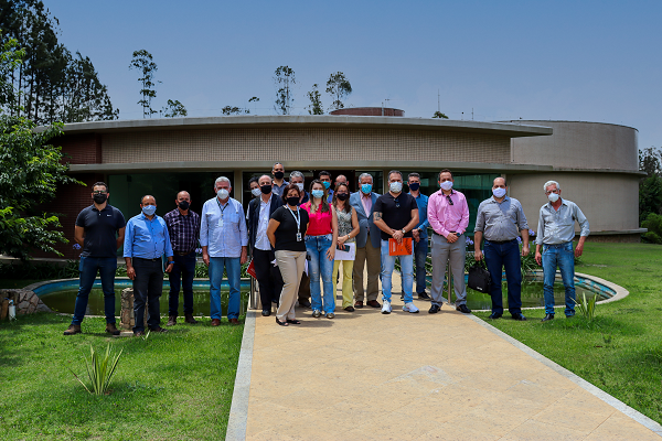 Participantes do encontro realizado no dia 17 de novembro de 2021 no Laboratório de Poços de Caldas (LAPOC) da Comissão Nacional de Energia Nuclear (CNEN)