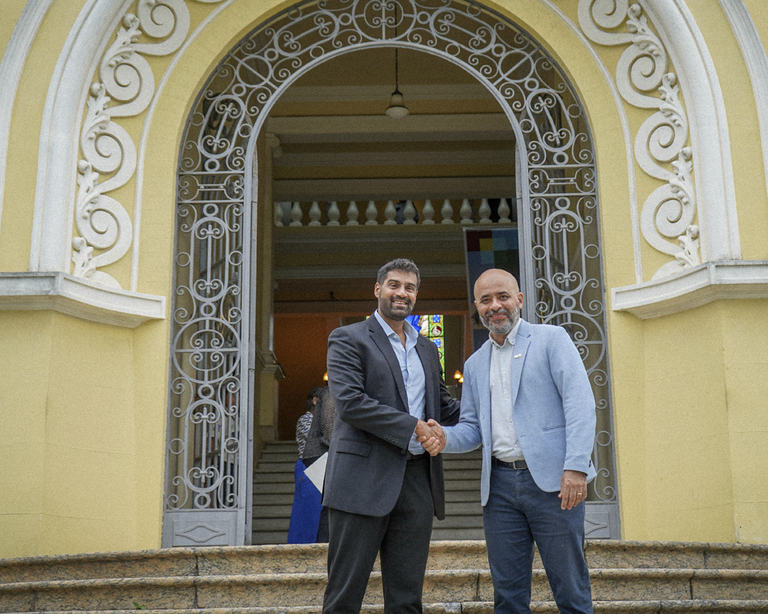 Anjoum Noorani é um dos representantes que assinou o Memorando de Entendimento entre o MAST e o Science Museum Grup (Reino Unido)