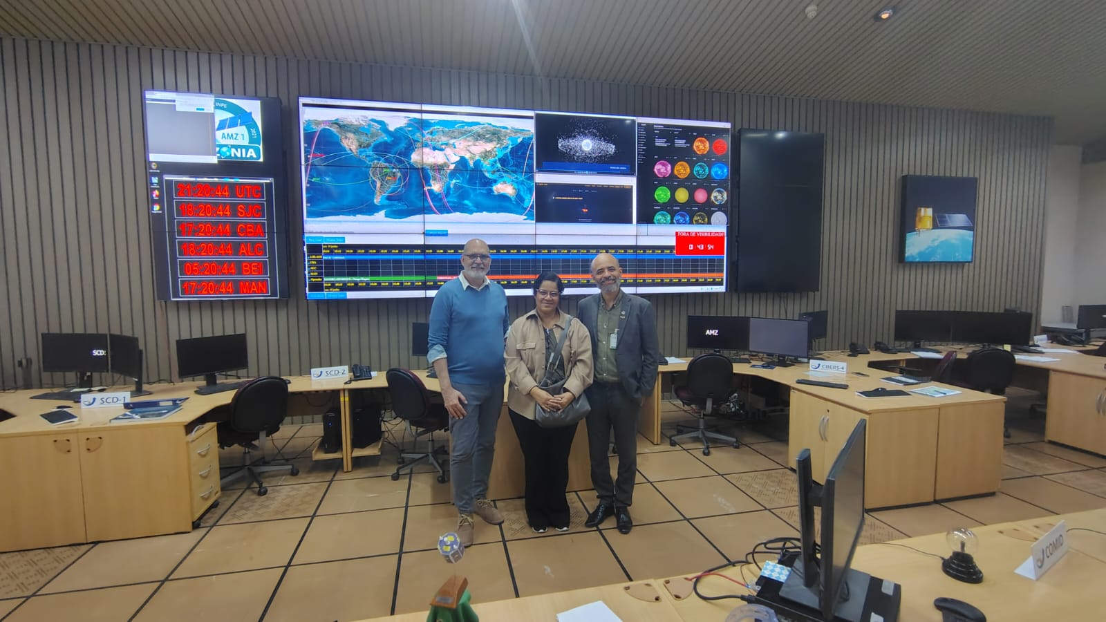 Servidores do MAST visitando o INPE para fazer acordo de cooperação