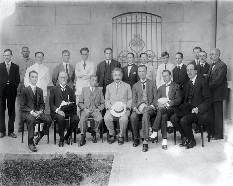 materia-einstein-BANNER.jpg