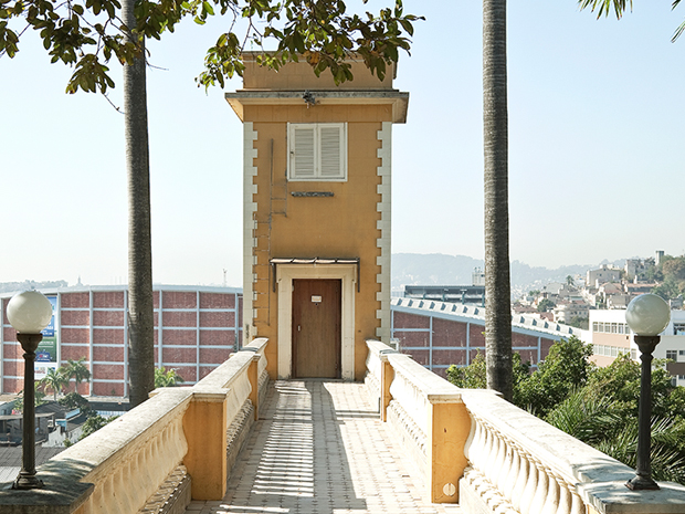 Torre do elevador panorâmico