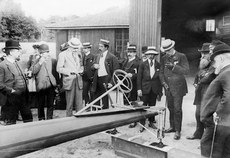 Um avião com capacidade para flutuar sobre a água