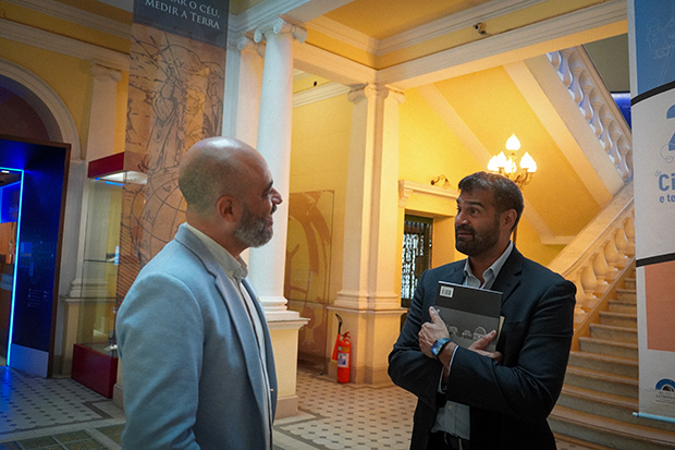 O diretor Marcio Rangel conduziu a visita no MAST