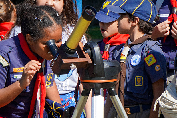 Observação do sol foi uma das atividades do XI Dia das Meninas no MAST