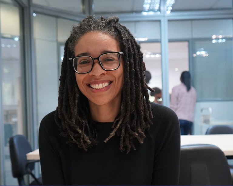 Jennifer Eaglin esteve no MAST consultando acervos de três dos maiores cientistas brasileiros do campo da Física