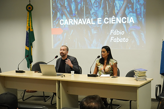Palestra de encerramento com o jornalista Fábio Fabato e a mediadora Maria Gabriela Bernardino