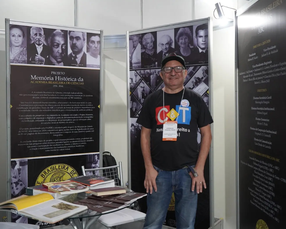 Everaldo Pereira Frade expôs o projeto em estande da SBPC