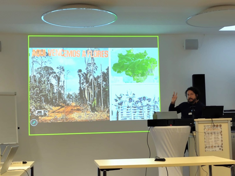 Raphael Uchôa em apresentação na Universidade Ruhr Bochum.