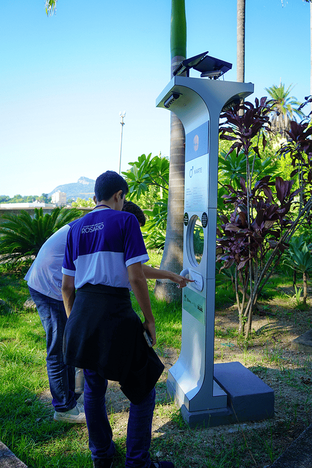Estudantes passeando pelo Sistema Solar em grande escala do MAST