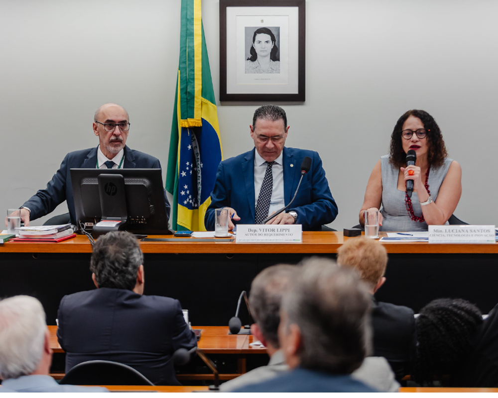 Ministra Luciana Santos promove encontro em Brasília pelo fortalecimento da Ciência, Tecnologia e Inovação no Brasil
