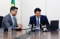 Anatel e TIM firmam parceria para levar internet banda larga a 350 municípios com baixo IDH