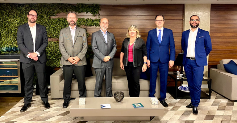 Secretária-Executiva do MCom amplia o diálogo com representantes do setor de radiodifusão