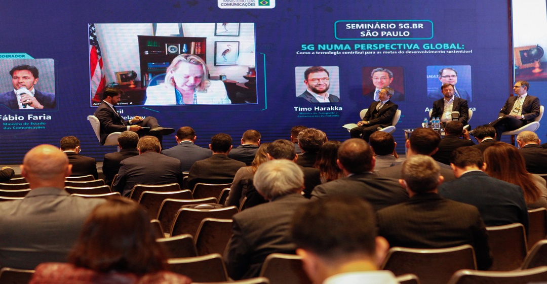 Representantes de Finlândia, Japão e Estados Unidos falam sobre como a conectividade pode distribuir oportunidades