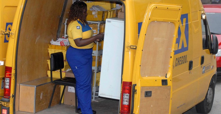 Correios entrega carro