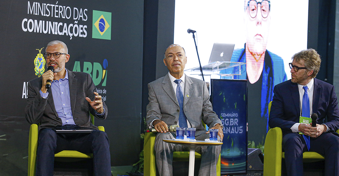Primeiro painel no evento promovido pelo Ministério das Comunicações, em Manaus, debateu sobre avanços na educação