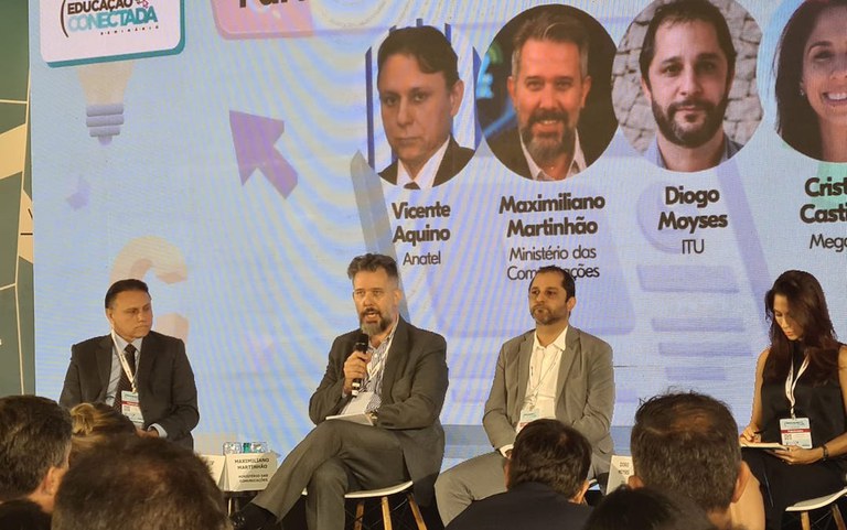 INTERNET NAS ESCOLAS