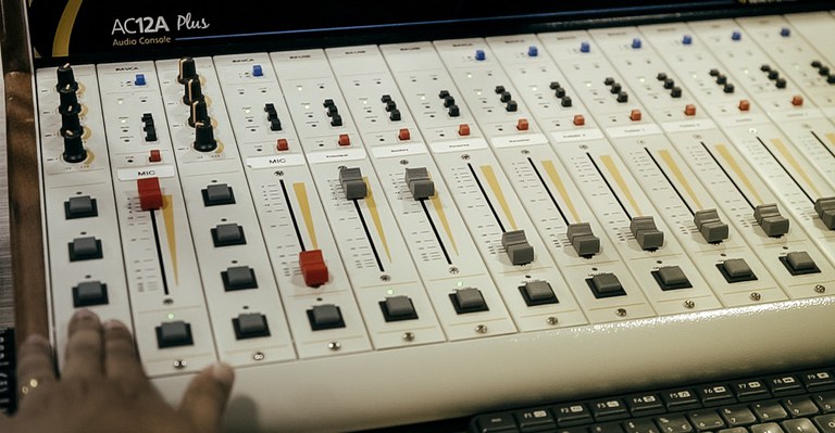 Saiba como solicitar aumento de potência da estação de rádio e TV