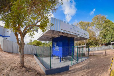 Data Center Modular: ponto de presença de equipamentos de transmissão óptica que iluminam as fibras ópticas que chegam do rio.