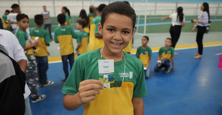 Internet Brasil recebe novas adesões e vai distribuir cerca de 3,6 mil chips para alunos em quatro estados