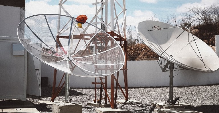 FOTO Pablo Le Roy_antena parabolica 221004.JPG