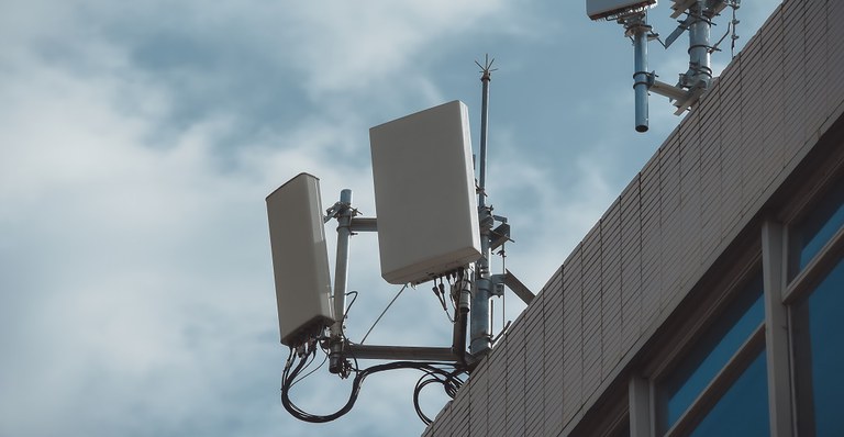 FOTO ZACK STENCIL__ANTENAS 5G_MCOM.jpg