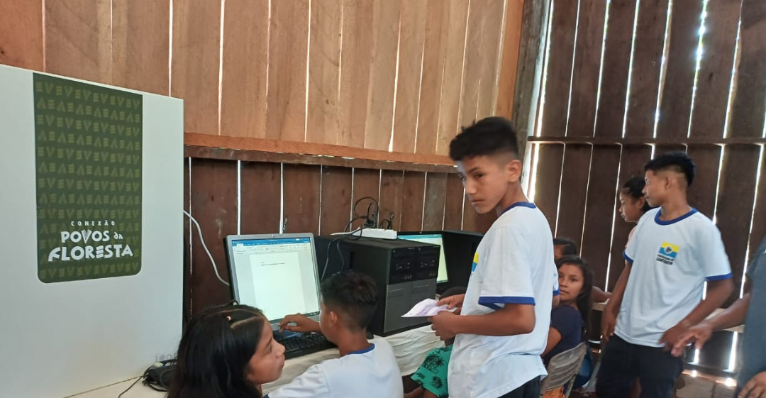 ”Possibilitou o acesso de muitas crianças que pela primeira vez puderam ver de perto o que é um computador”, disse uma professora do Pará