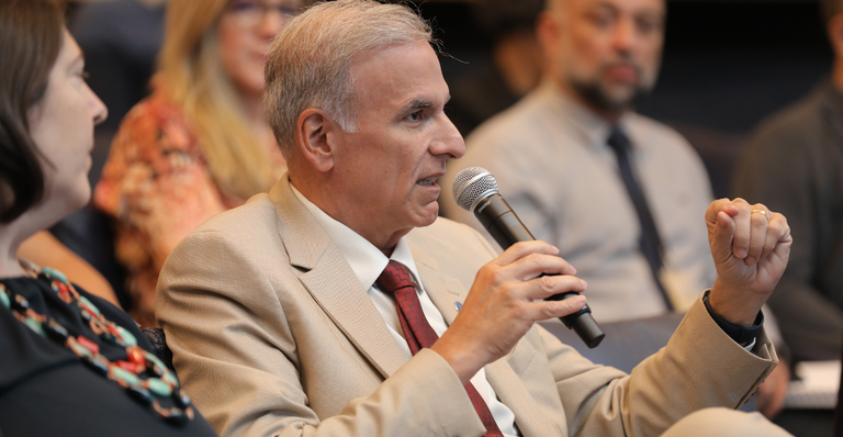 Gil Loja_ESG_(Pablo Le Roy).png