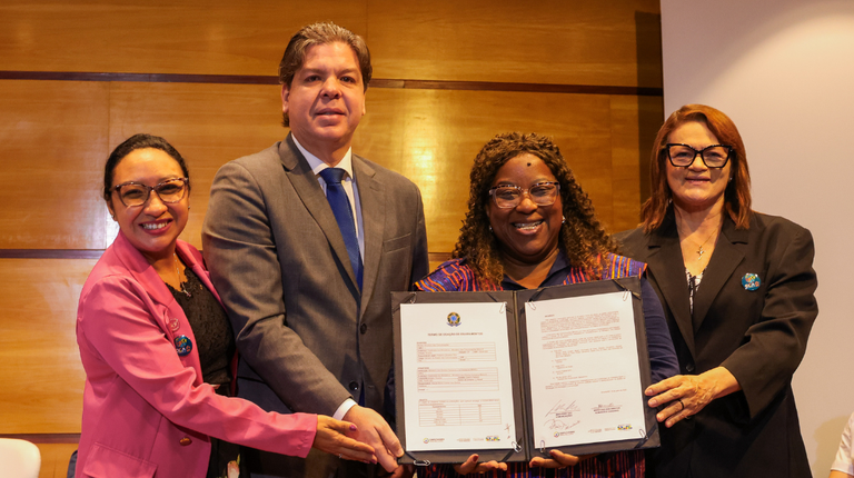 ministro evento ECA.png