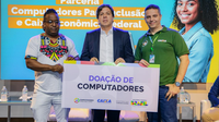 Ministério das Comunicações entrega computadores a quilombolas na Bahia e celebra 100 mil equipamentos recebidos da Caixa