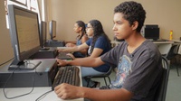 Paraná supera 70% das escolas públicas conectadas e Brasil avança para universalizar internet na educação até 2026