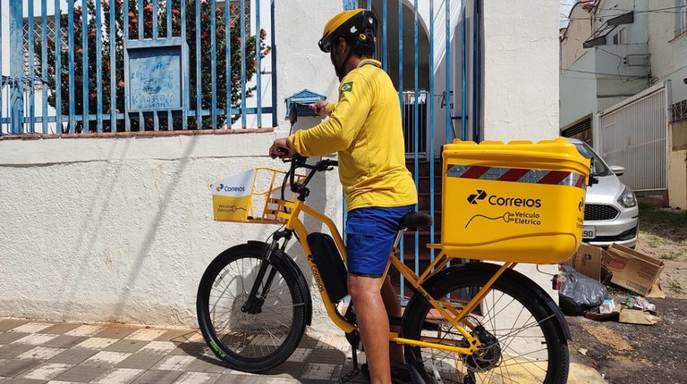 correios trabalhador 2.jpg
