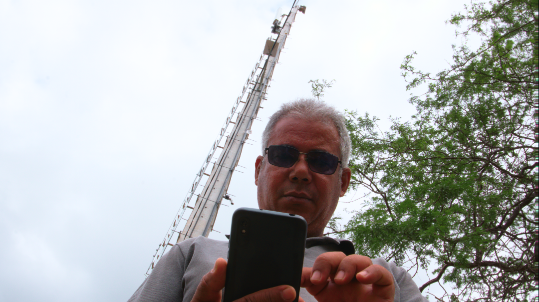 Investimento de R$ 20,4 milhões do Ministério das Comunicações leva conectividade a áreas que antes não contavam com sinal de celular; anúncio ocorreu durante formatura de 1,5 mil alunos dos programas Computadores para Inclusão e Carreta Digital