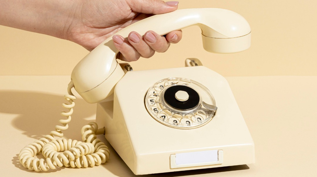 Data marca a primeira ligação da história, feita em 1876 por Alexander Graham Bell, e convida à reflexão sobre a evolução da telefonia até a era digital